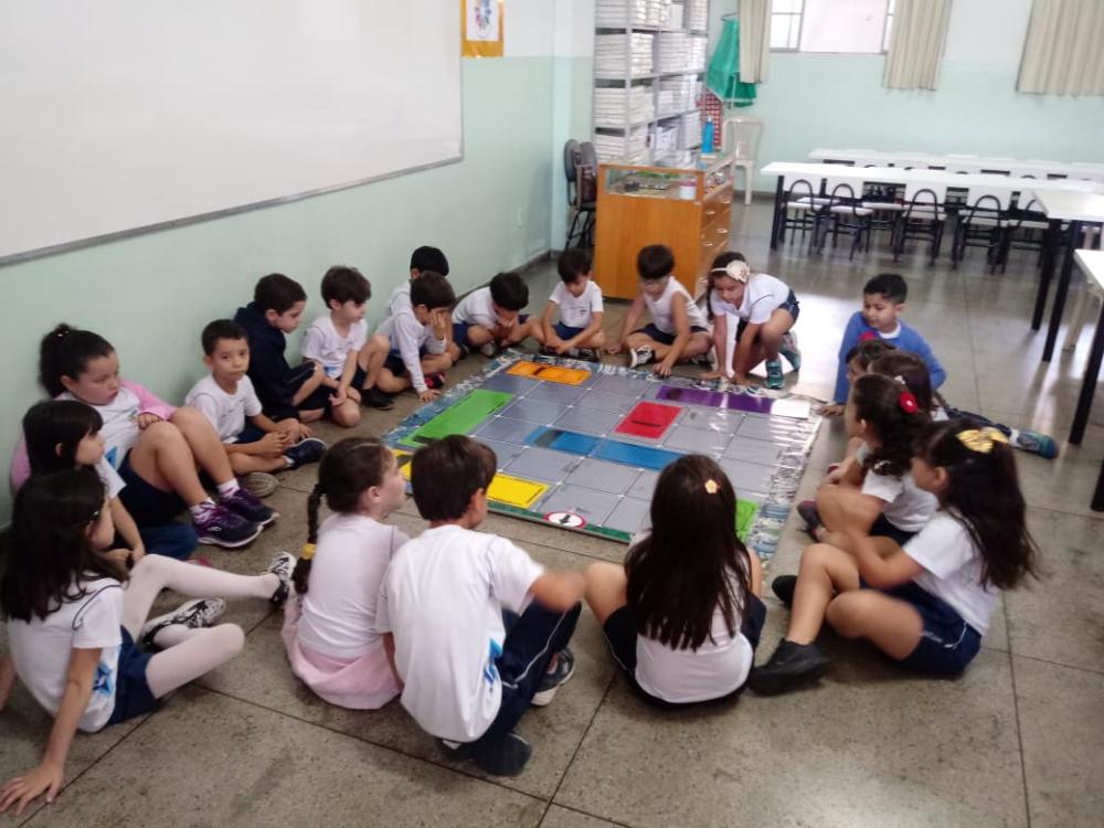 Os alunos de Cotia aprendendo e jogando o Zohn Ahl, jogo d…