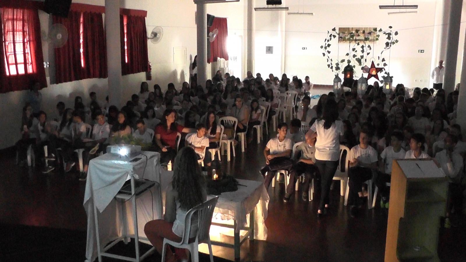 Escola promove evento ecumênico em comemoração a Páscoa