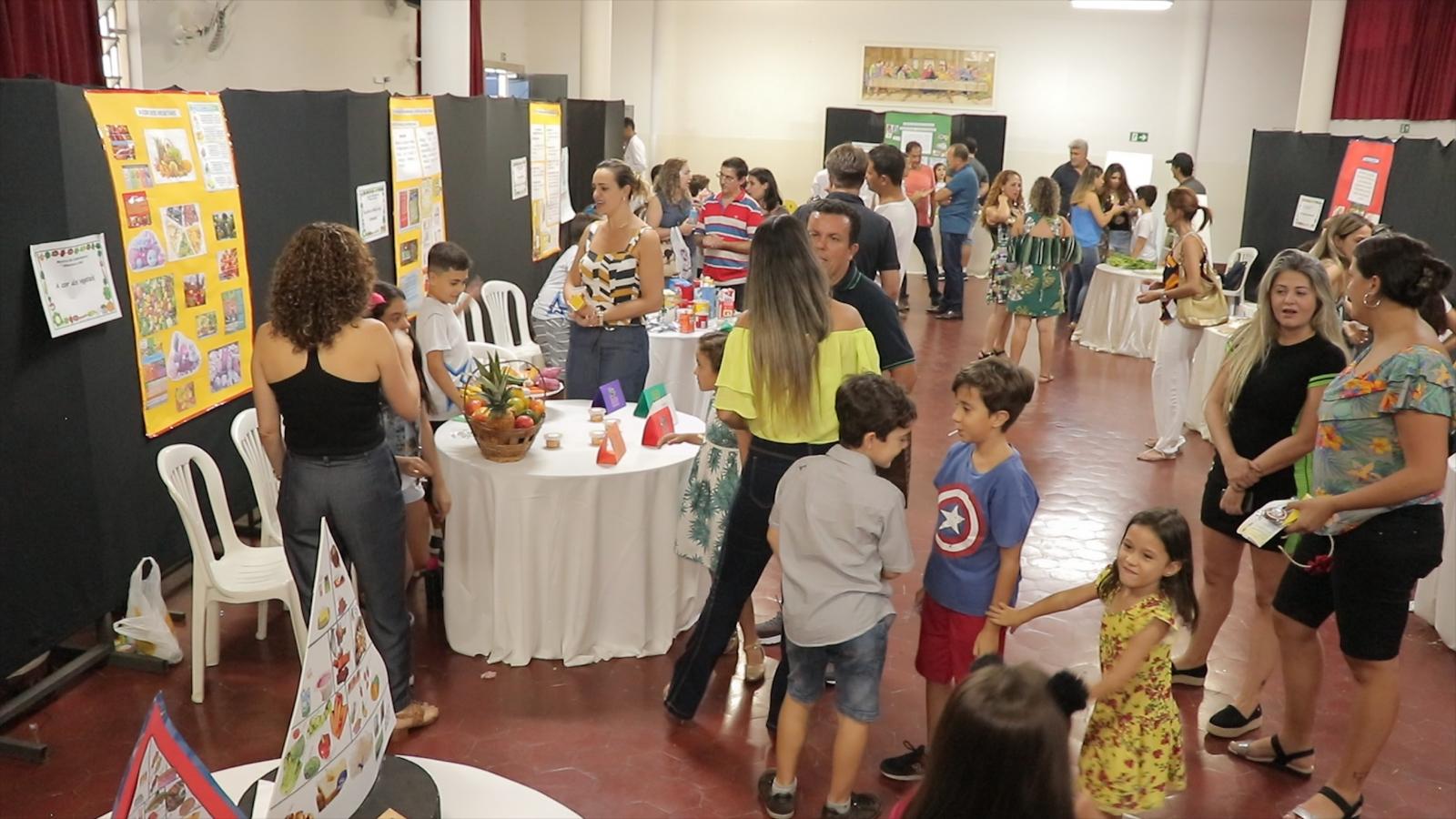 Escola Professor Jairo Grossi promove III Mostra do Conhecimento